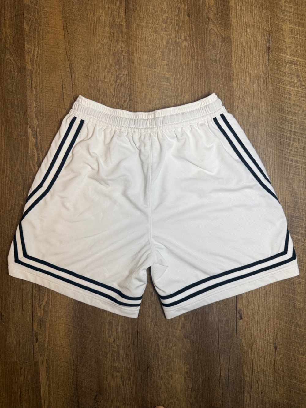 Nike Women’s White Fly Crossover Basketball Shorts with Black Trim Size Small - Picture 10 of 12